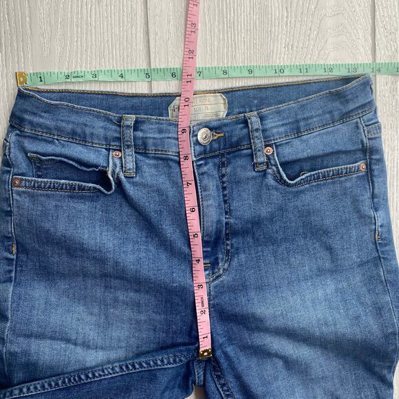 Free People Women's Denim Blue Busted Knee Skinny Jeans Size 26 - Picture 4 of 10
